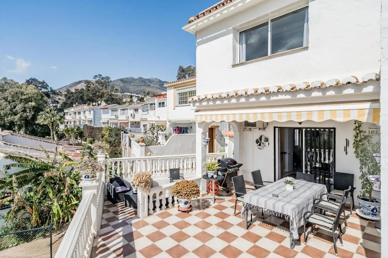 Townhouse Close To The Beach contacts